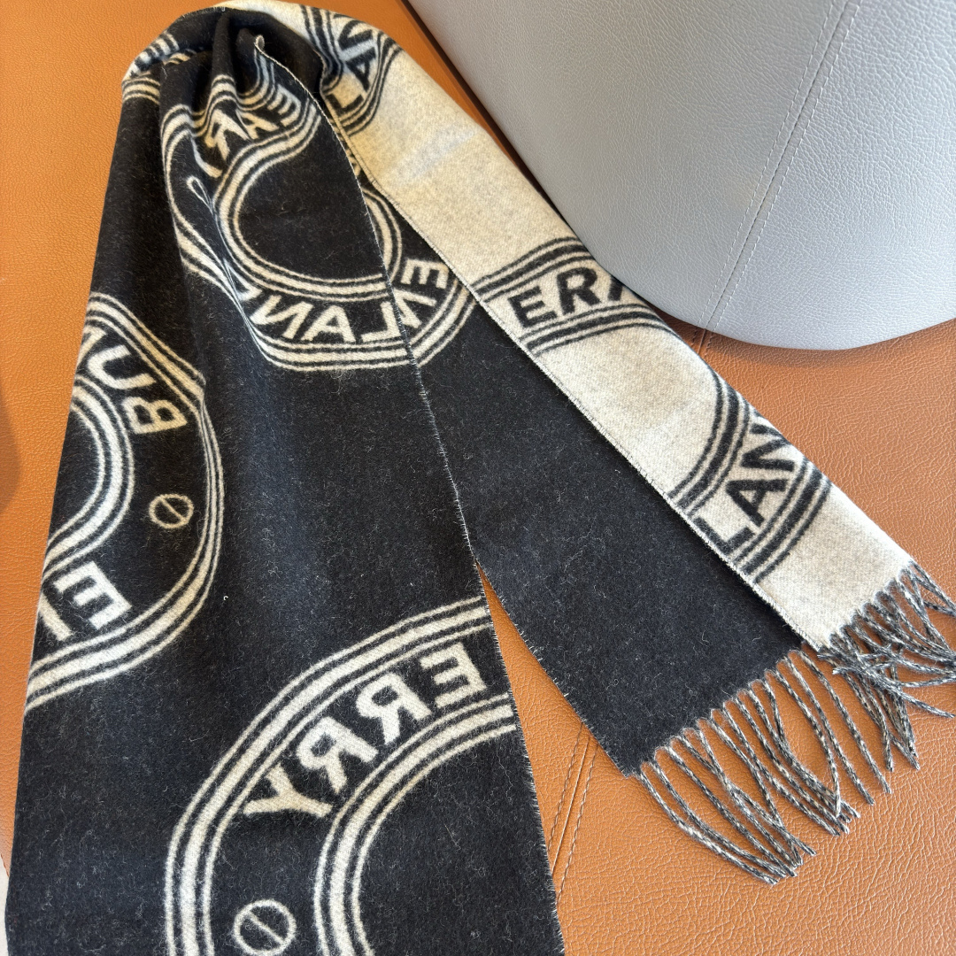 🆕𝐁𝐔𝐑𝐁𝐄𝐑𝐑𝐘 •【新徽章】Size：168x30cm 100%山羊绒 AB双面配色，强调永不过时的