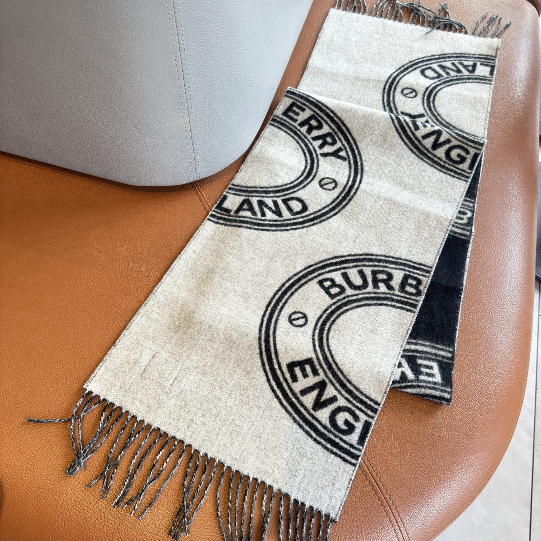🆕𝐁𝐔𝐑𝐁𝐄𝐑𝐑𝐘 •【新徽章】Size：168x30cm 100%山羊绒 AB双面配色，强调永不过时的