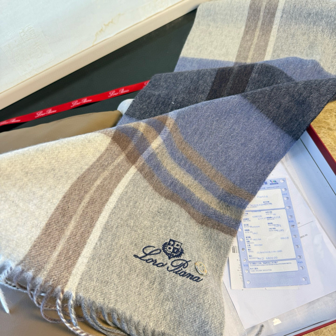 🆕Loro Piana · 诺悠翩雅秋冬新品❗️【极品山羊绒水波纹格纹围巾】送人自留都太高大上了😍重磅上