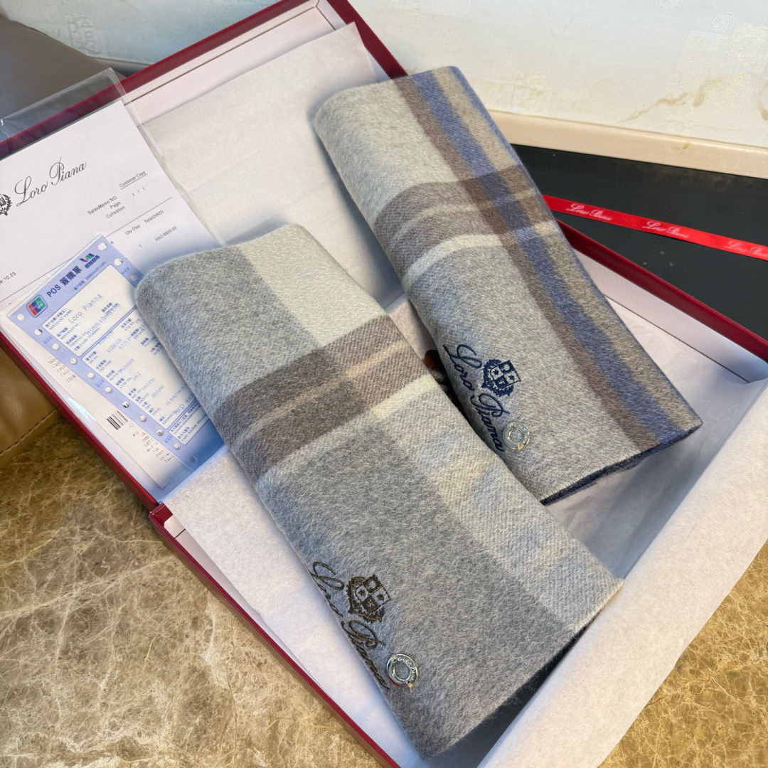 🆕Loro Piana · 诺悠翩雅秋冬新品❗️【极品山羊绒水波纹格纹围巾】送人自留都太高大上了😍重磅上