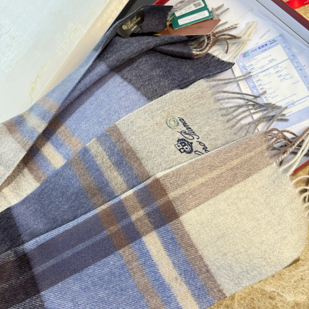 🆕Loro Piana · 诺悠翩雅秋冬新品❗️【极品山羊绒水波纹格纹围巾】送人自留都太高大上了😍重磅上