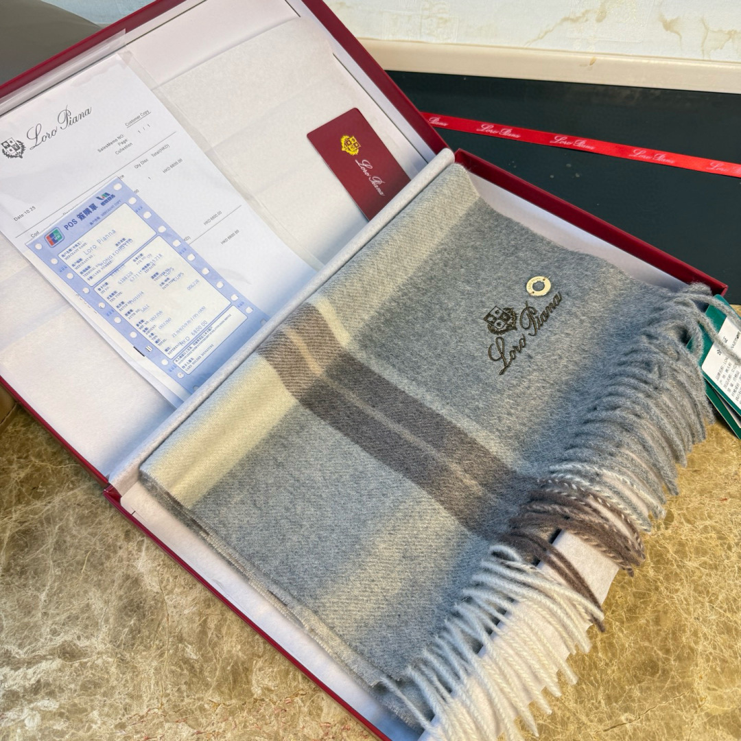 🆕Loro Piana · 诺悠翩雅秋冬新品❗️【极品山羊绒水波纹格纹围巾】送人自留都太高大上了😍重磅上