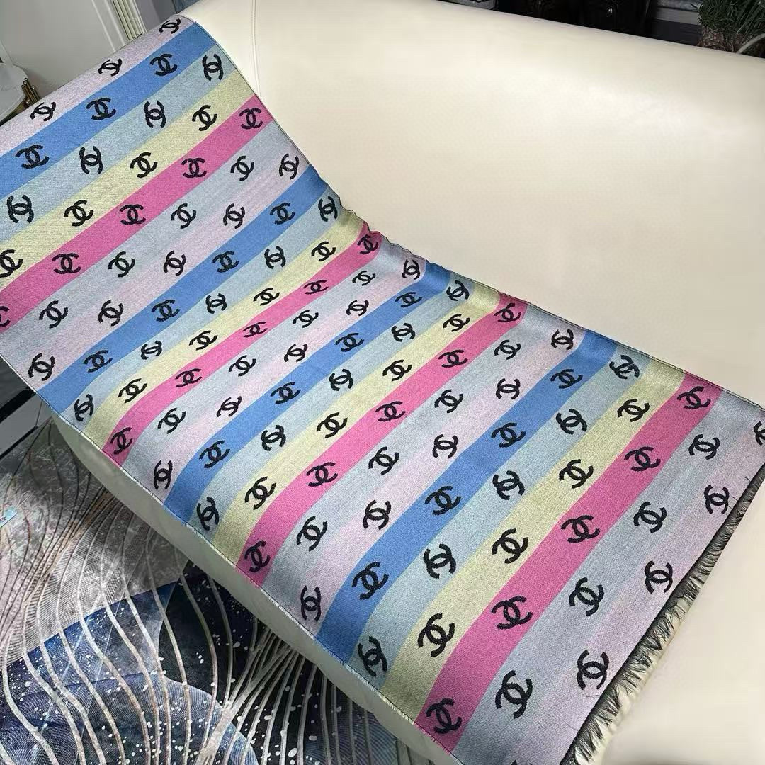 🆕市面最正的货，火爆了全网的彩虹香奶奶，Chanel24C香奈儿彩虹围巾，芭比的配色，上身非常好看，香奈