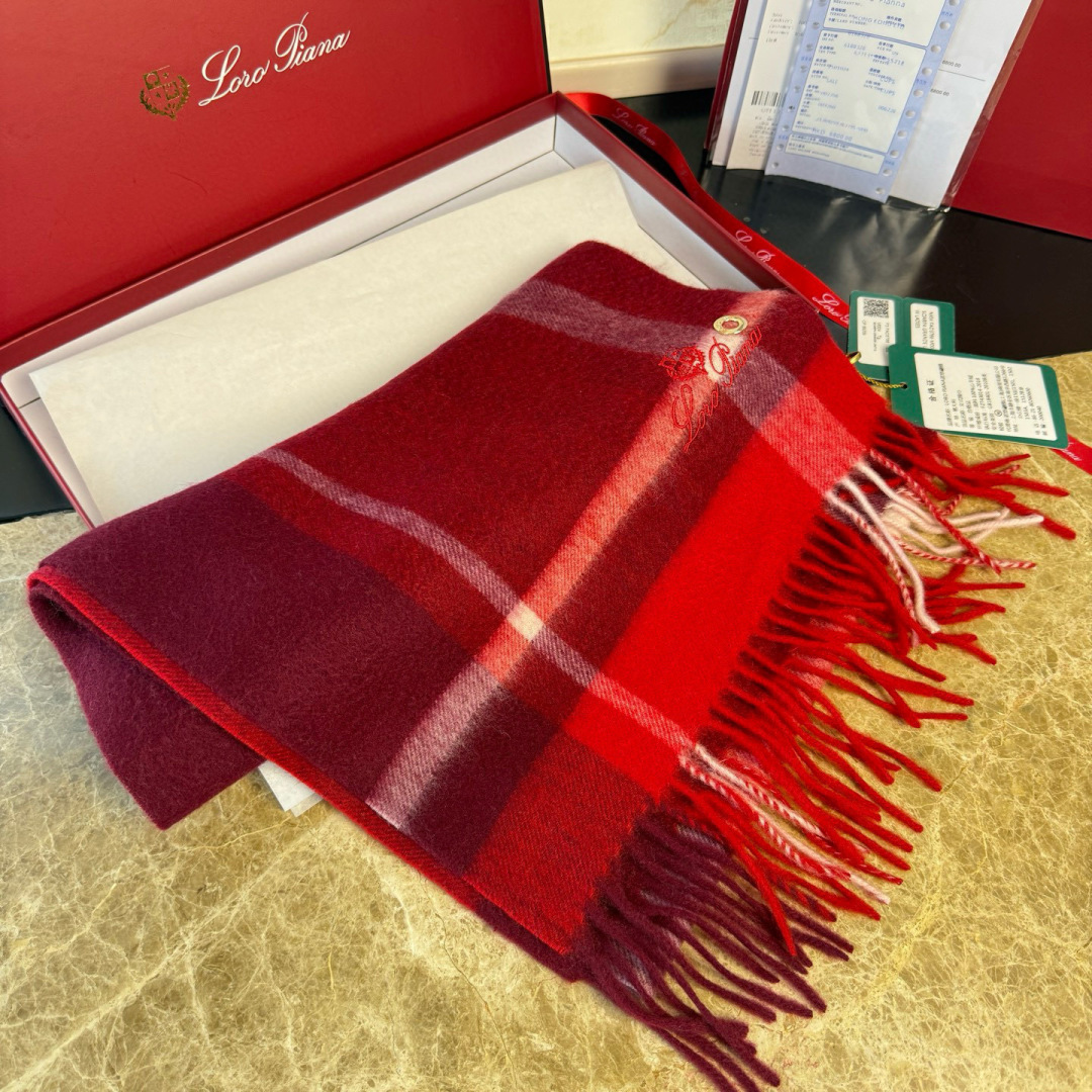 🆕Loro Piana · 诺悠翩雅秋冬新品❗️【极品山羊绒水波纹格纹围巾】送人自留都太高大上了😍重磅上
