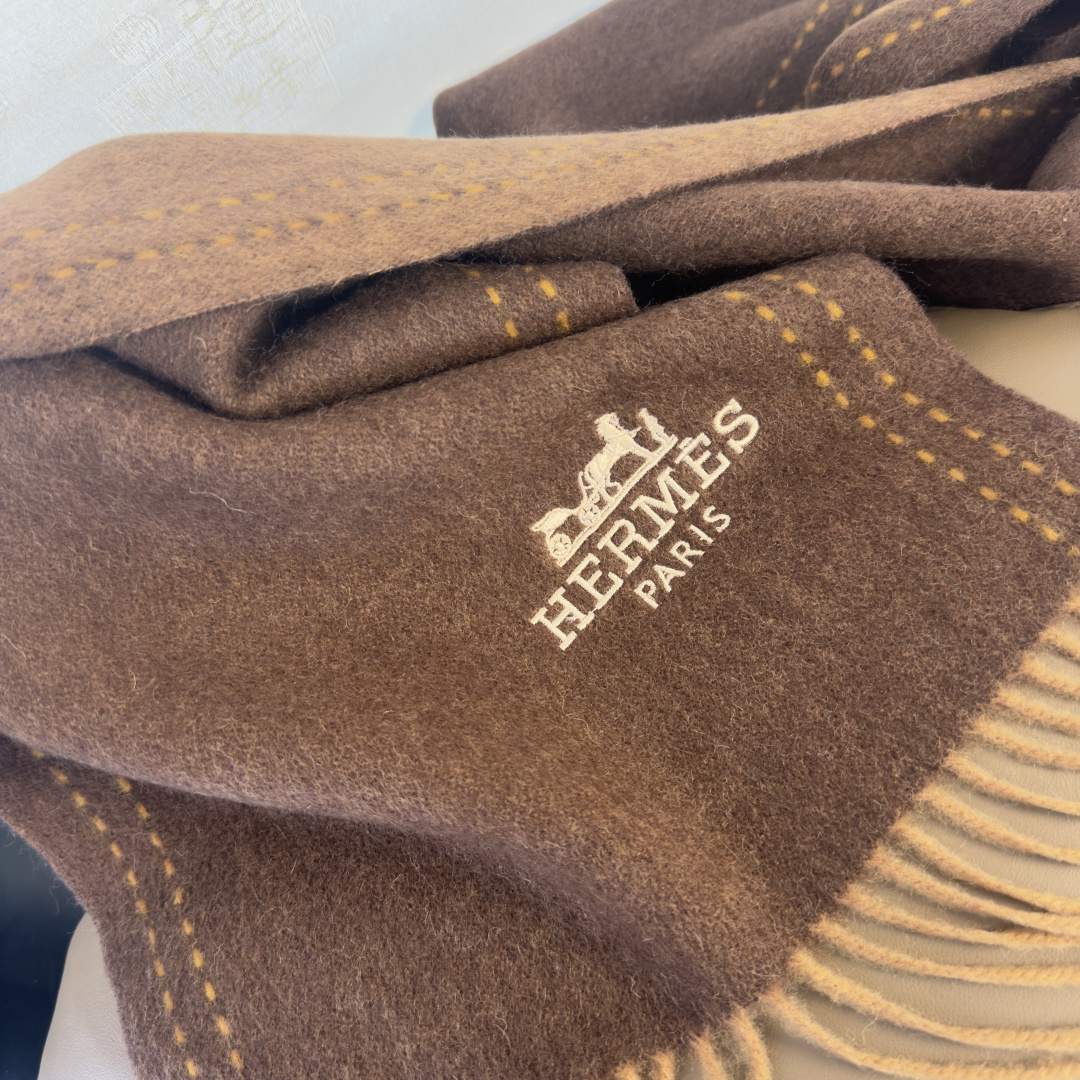 🆕 【▪Hermes · 爱马仕，大H难得一见的温柔配色，低调又不失优雅❗️】重点推荐❗️双面配色，新增