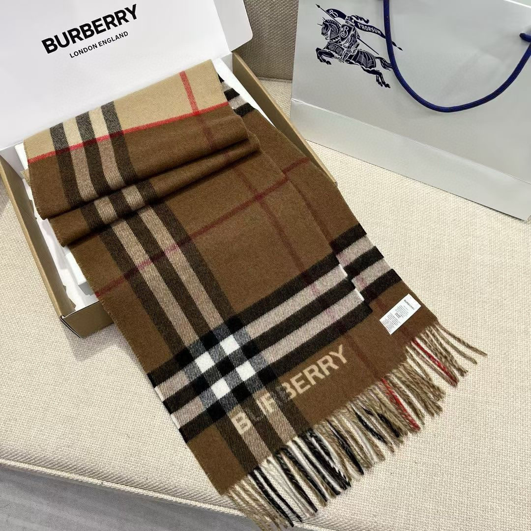 Burberry 𝐁𝐔𝐑𝐁𝐄𝐑𝐑𝐘对比感格纹