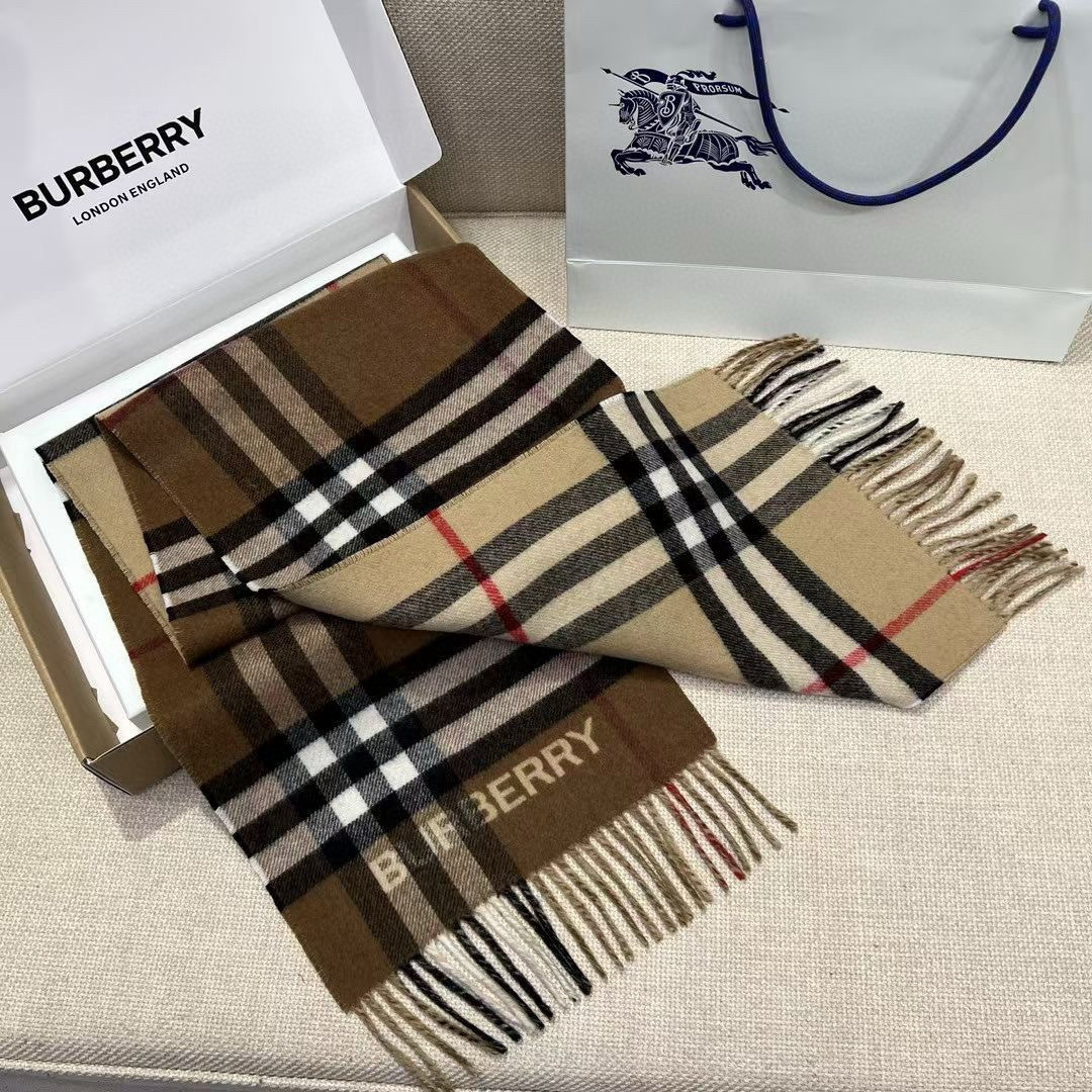 Burberry 𝐁𝐔𝐑𝐁𝐄𝐑𝐑𝐘对比感格纹