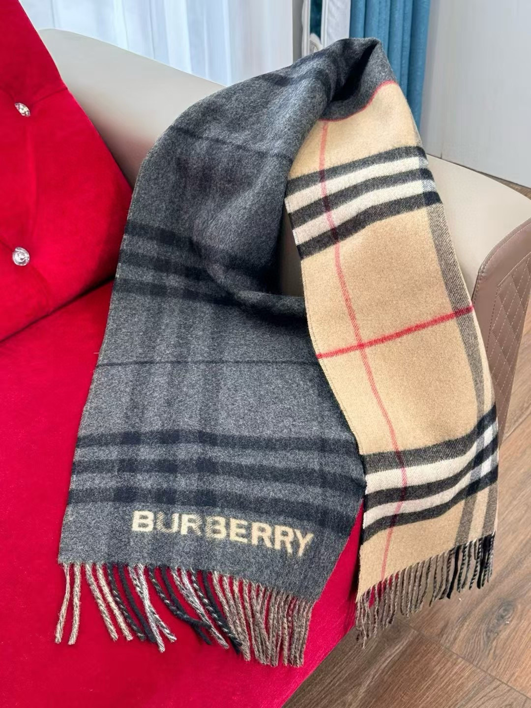 Burberry 𝐁𝐔𝐑𝐁𝐄𝐑𝐑𝐘对比感格纹