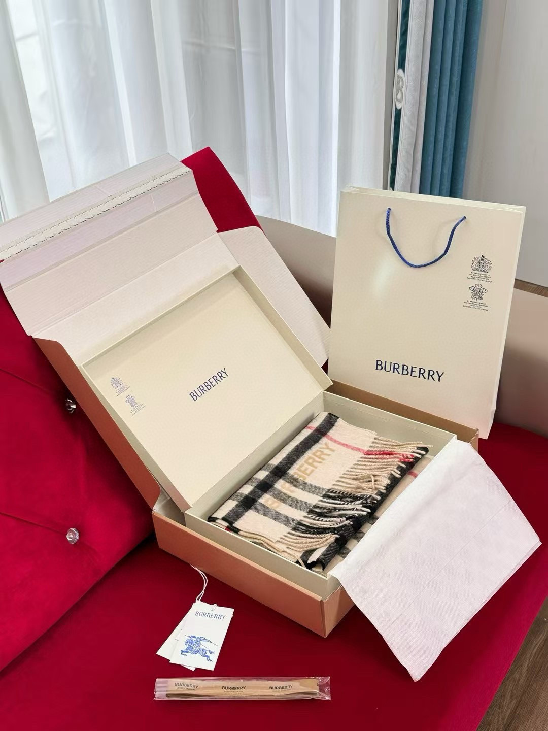 Burberry 𝐁𝐔𝐑𝐁𝐄𝐑𝐑𝐘对比感格纹
