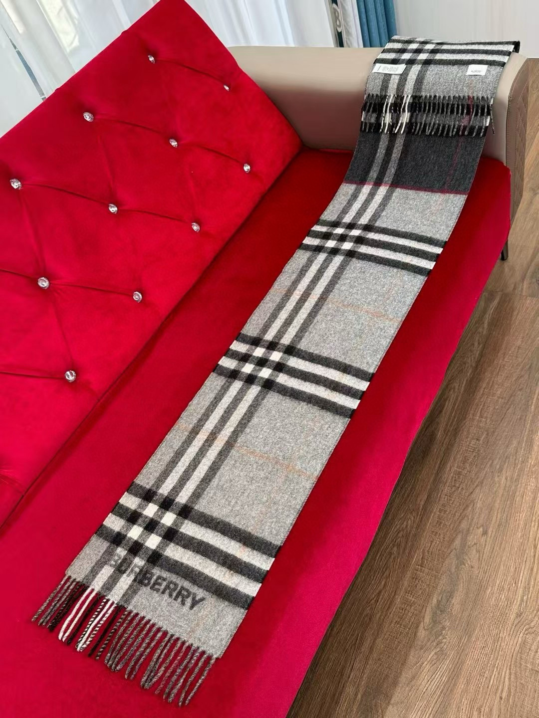 Burberry 𝐁𝐔𝐑𝐁𝐄𝐑𝐑𝐘对比感格纹