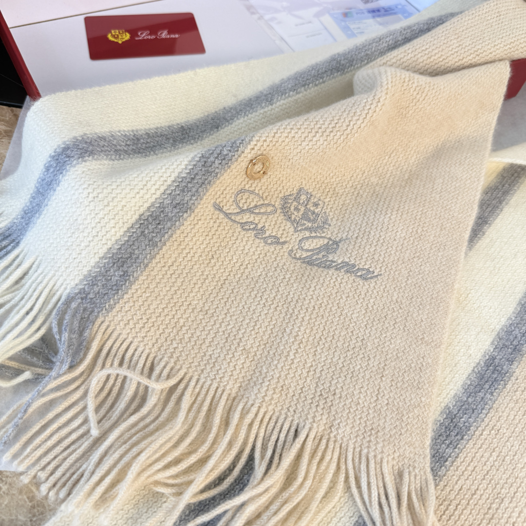 Loro Piana Piana · 诺悠翩雅秋冬新品羊绒针织围巾 出口尾单 客供 纱线 这款织法比较难