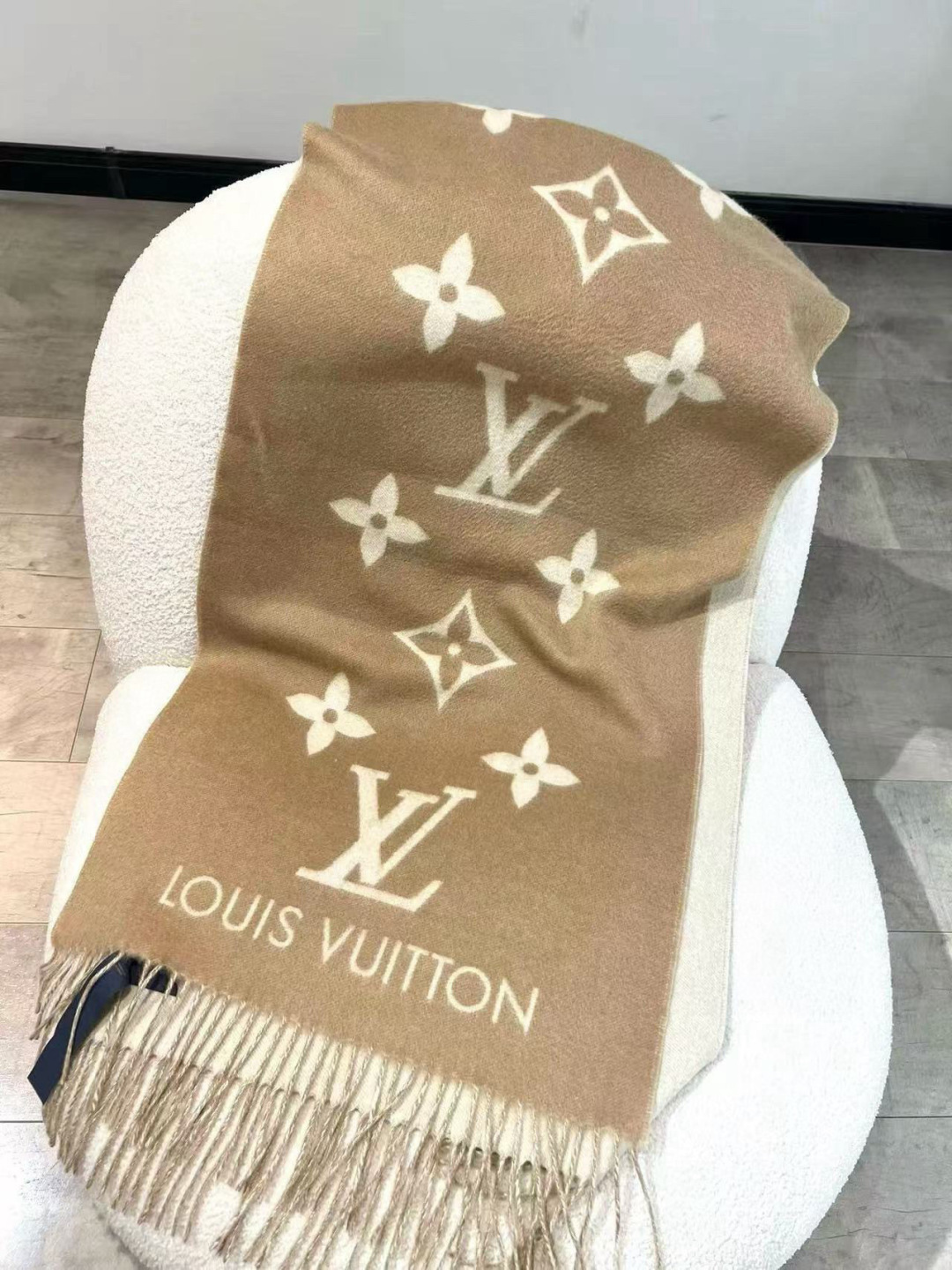Burberry 挑~就是为了让你们围着去 的‼代购的来~香港贸易公司的订单 因为 时间问题余下300条 还好去年原料价格低一些