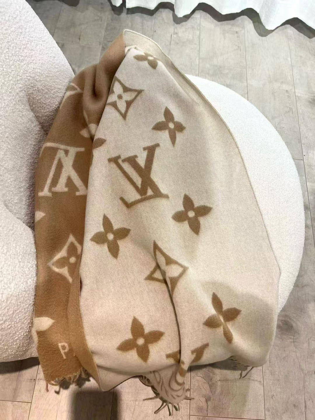 Burberry 挑~就是为了让你们围着去 的‼代购的来~香港贸易公司的订单 因为 时间问题余下300条 还好去年原料价格低一些