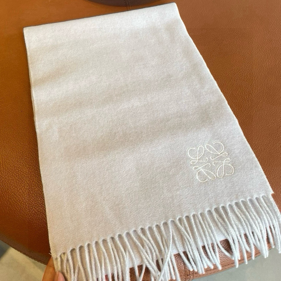 Loewe ▪▪ Loewe · 罗意威 难得一见的温柔配色 低调又不失优雅 重点推荐 双面配色
