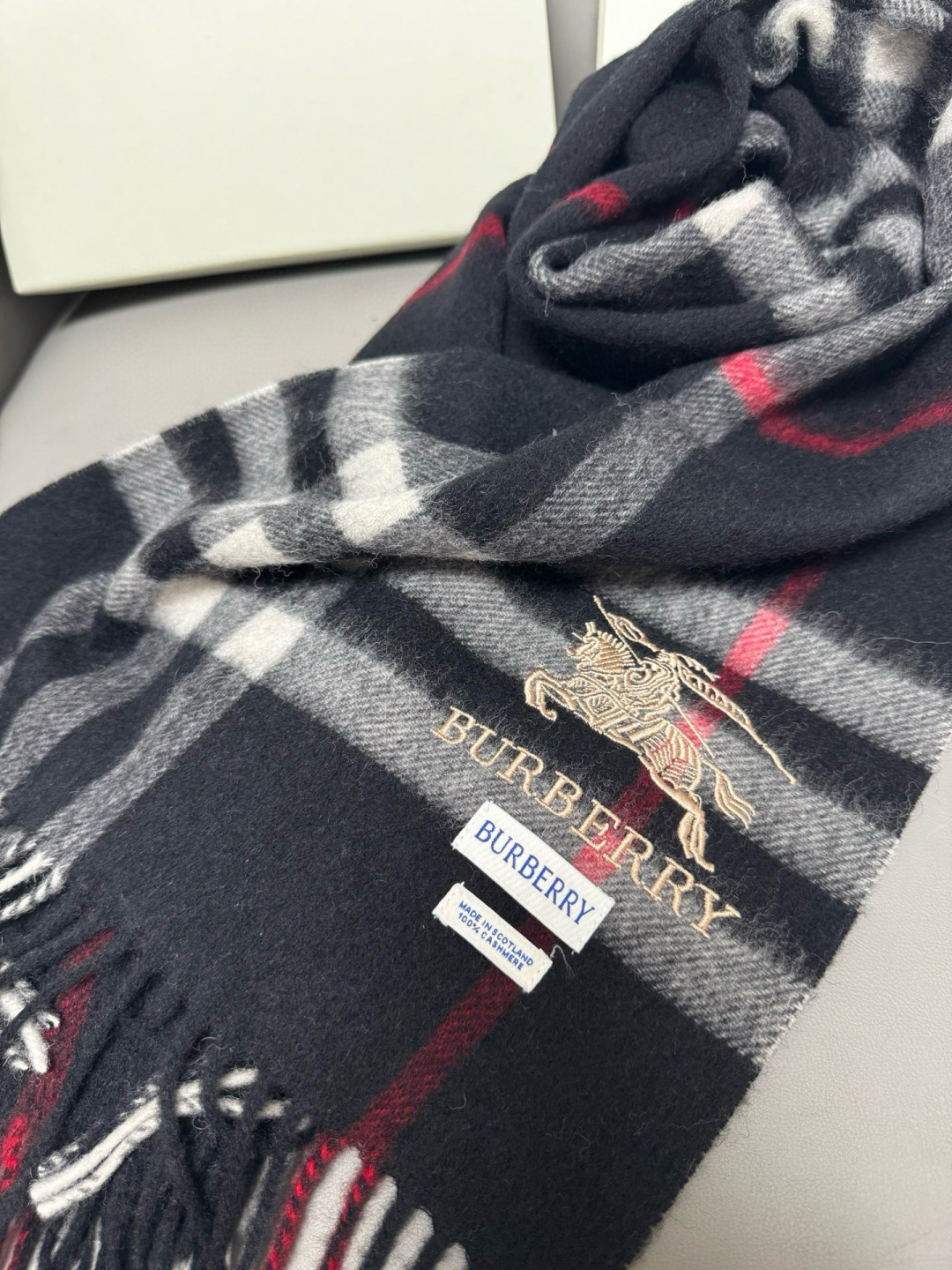 Burberry 巴宝莉 怒推走量 战马格纹围巾 100%羔羊绒 非常保暖 柔软亲肤 不扎脖 万年 格纹