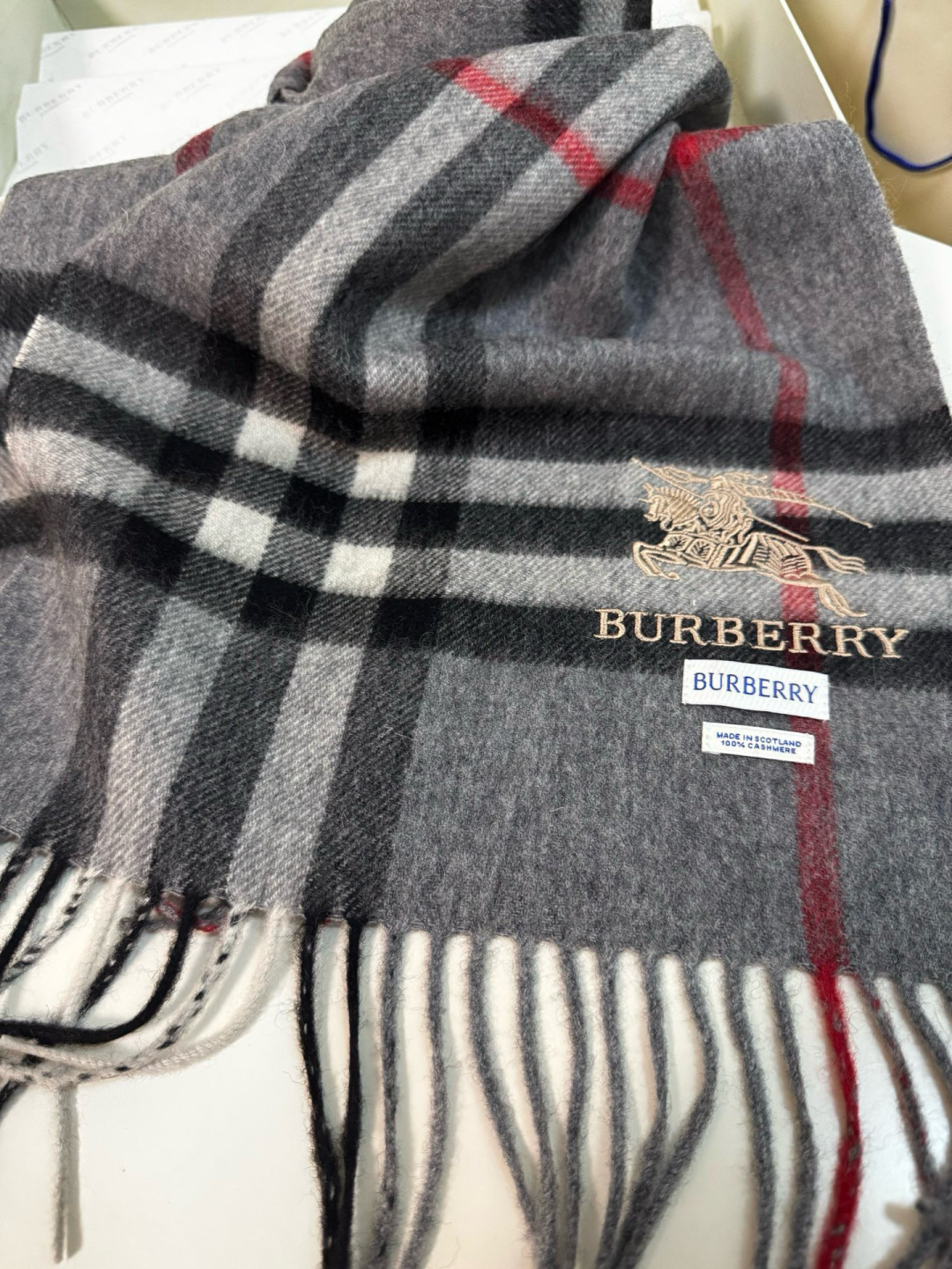 Burberry 巴宝莉 怒推走量 战马格纹围巾 100%羔羊绒 非常保暖 柔软亲肤 不扎脖 万年 格纹