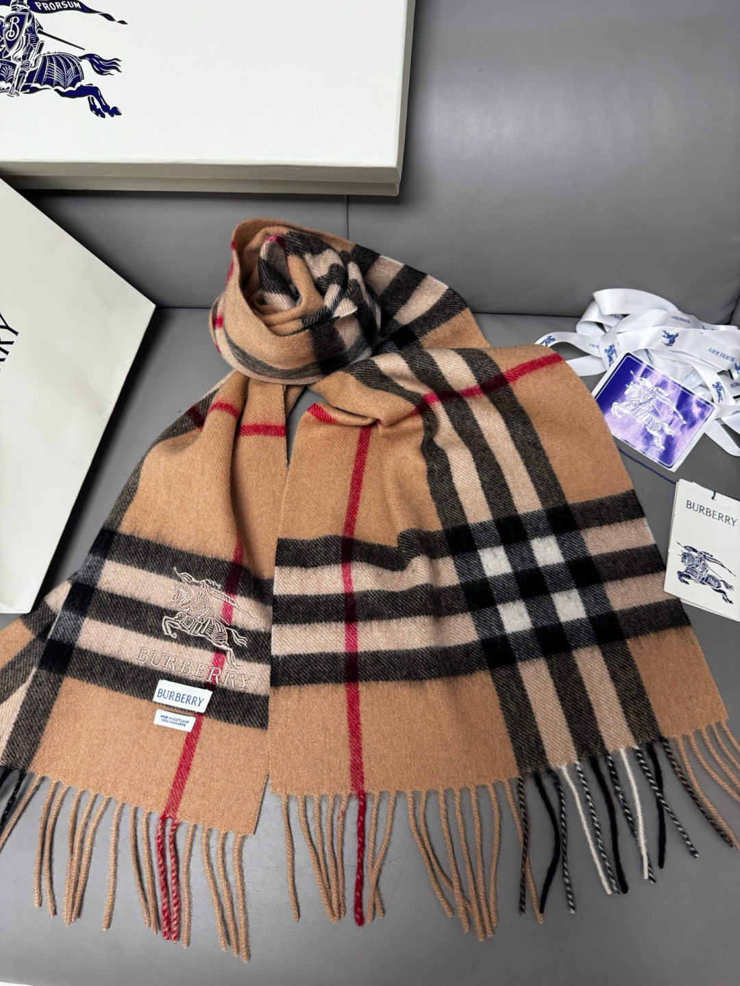 Burberry 巴宝莉 怒推走量 战马格纹围巾 100%羔羊绒 非常保暖 柔软亲肤 不扎脖 万年 格纹