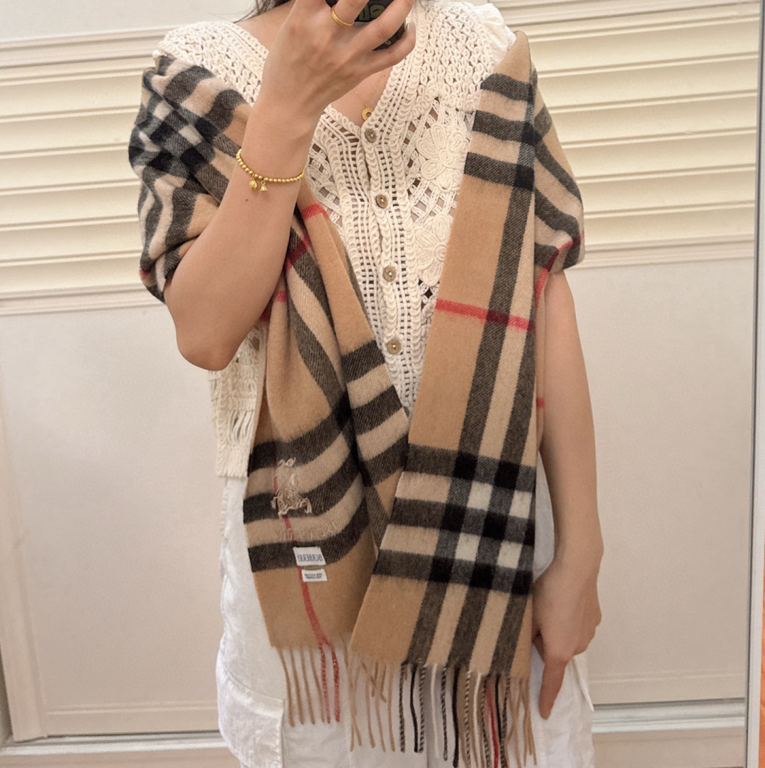Burberry 巴宝莉 怒推走量 战马格纹围巾 100%羔羊绒 非常保暖 柔软亲肤 不扎脖 万年 格纹