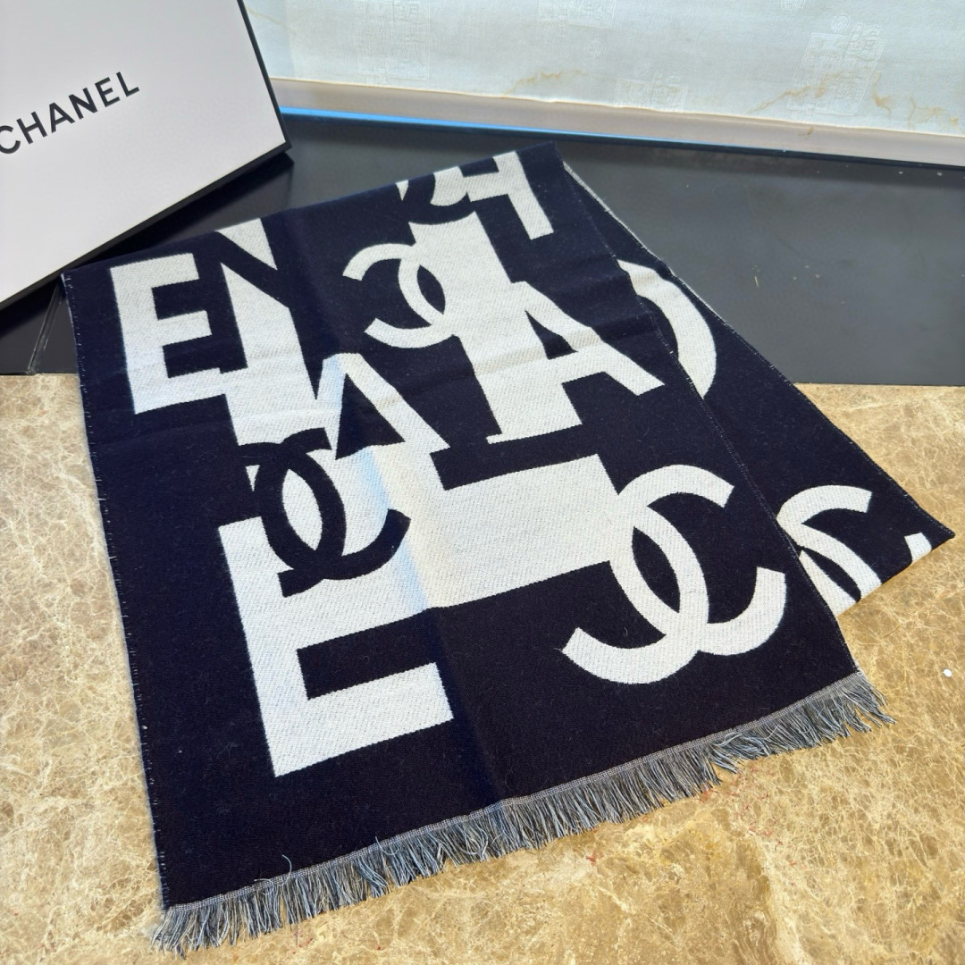 Chanel 真香系列 Chanel今年最火的款 几何图案搭配奶茶驼拼黑 海军蓝拼白 两个配色都