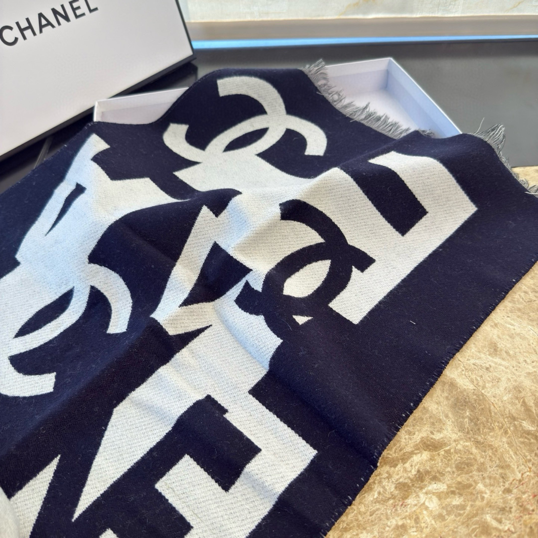 Chanel 真香系列 Chanel今年最火的款 几何图案搭配奶茶驼拼黑 海军蓝拼白 两个配色都