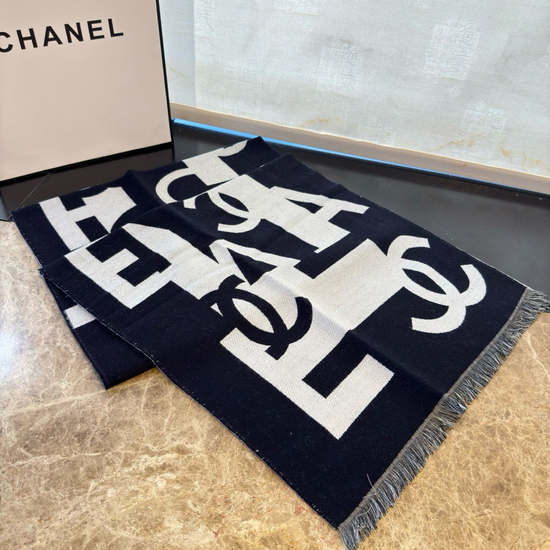 Chanel 真香系列 Chanel今年最火的款 几何图案搭配奶茶驼拼黑 海军蓝拼白 两个配色都