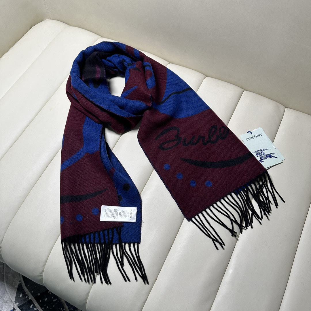 Burberry 情侣搭配色特高级，‼ 可遇不可求的王炸级单品