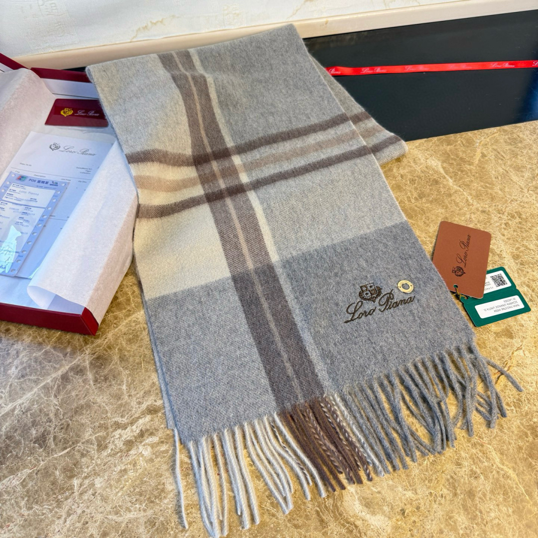 Loro Piana Piana · 诺悠翩雅秋冬新品 【 山羊绒水波纹格纹围巾】送人自留都太高大上了 重磅上新