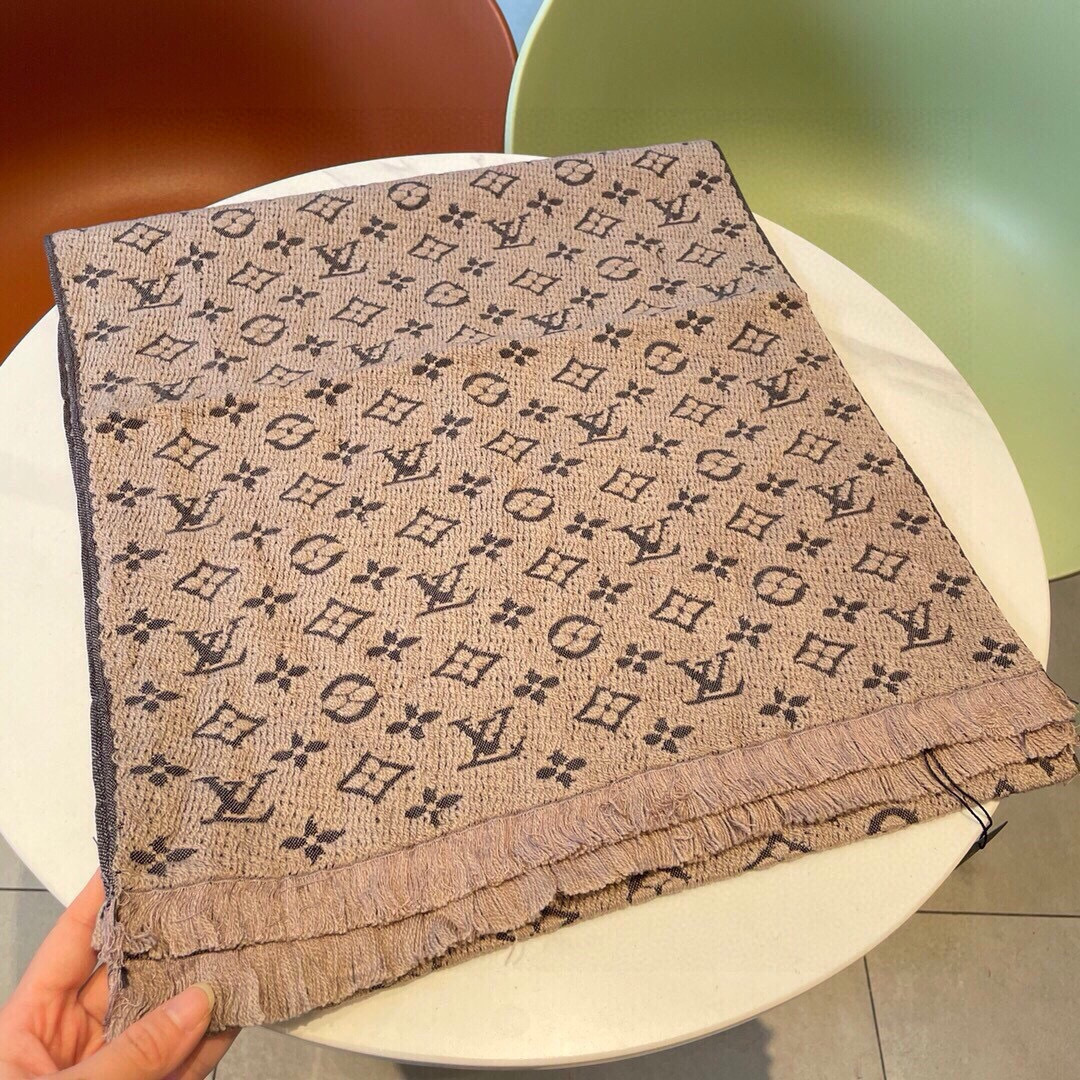 Burberry 中意非常稳 ▪ 我们的男款围巾且买且珍惜~~男款真的很少 一年也就出几款 都是出口订单所以比较难遇