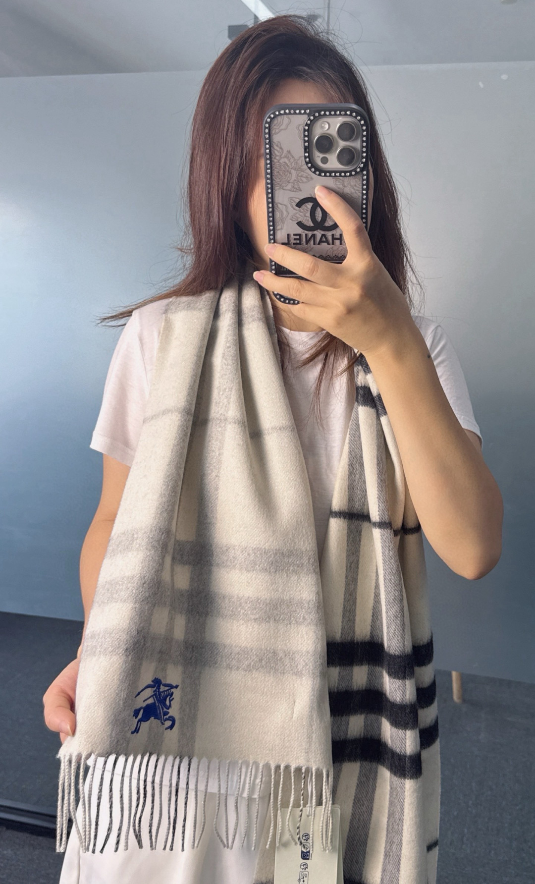 Burberry Burberry双面格纹金属线羊绒围巾 奢华 一面是 羊绒格纹 一面是金银丝镶嵌的纯色