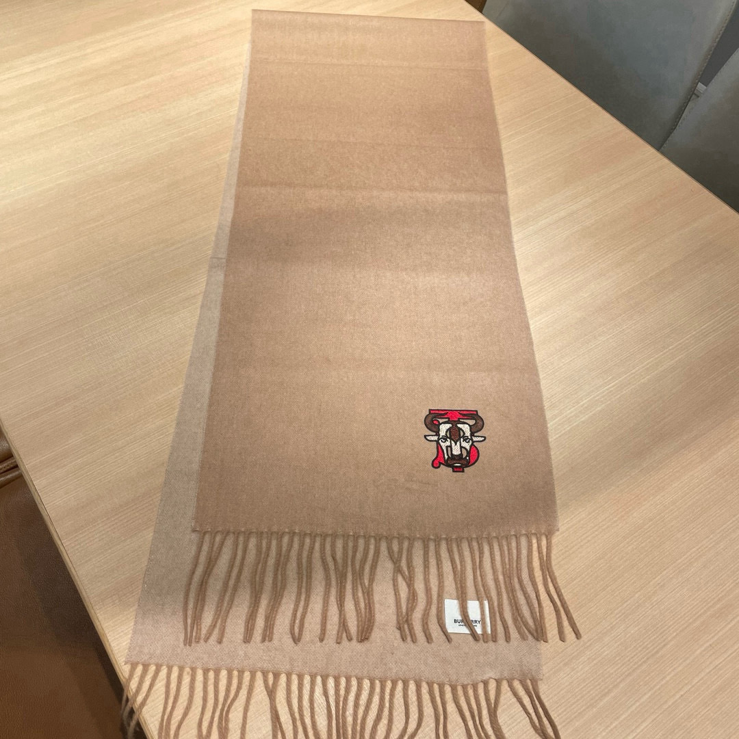 Burberry 巴宝莉‼ 绝对的家属福利‼双层织造两面不同颜色 一条围巾二种风格 高难度工艺锁边
