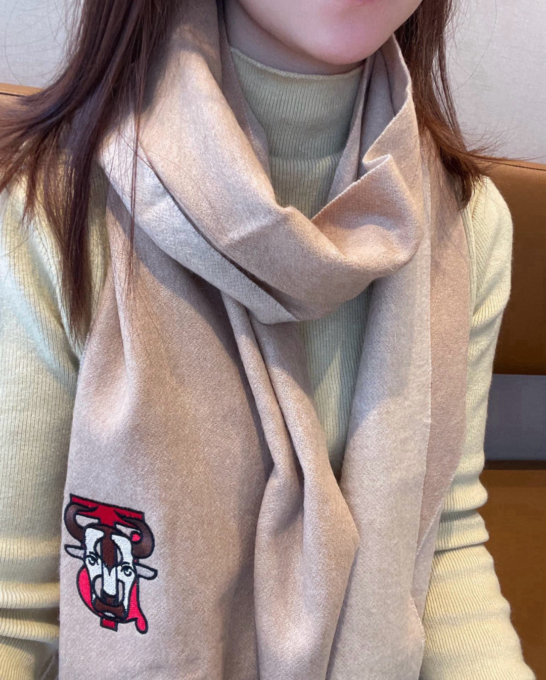 Burberry 巴宝莉‼ 绝对的家属福利‼双层织造两面不同颜色 一条围巾二种风格 高难度工艺锁边