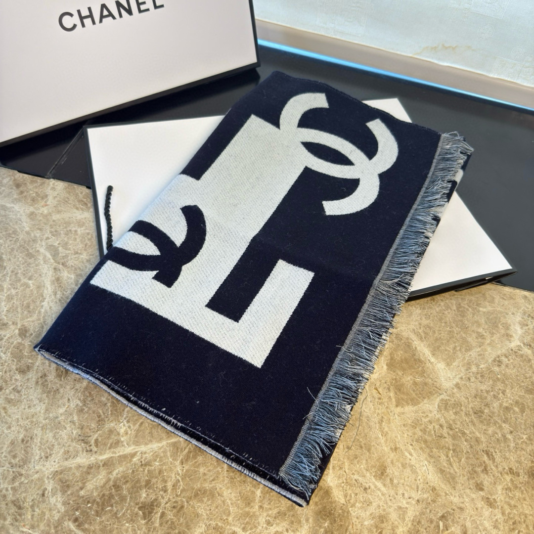 Chanel 真香系列 Chanel今年最火的款 几何图案搭配奶茶驼拼黑 海军蓝拼白 两个配色都