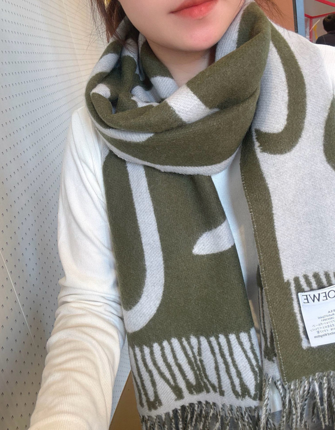 Loewe 罗意威很幸運拿到這個品牌的東西 真的不多見 很少在國內做訂單 款式真的少的可怜 羅意威作為西班牙