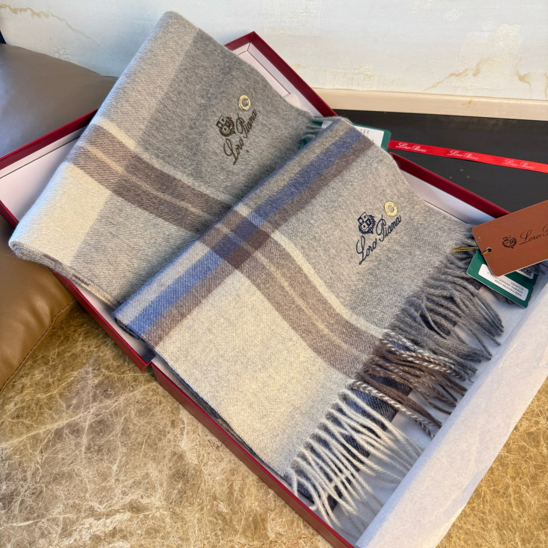 Loro Piana Piana · 诺悠翩雅秋冬新品 【 山羊绒水波纹格纹围巾】送人自留都太高大上了 重磅上新
