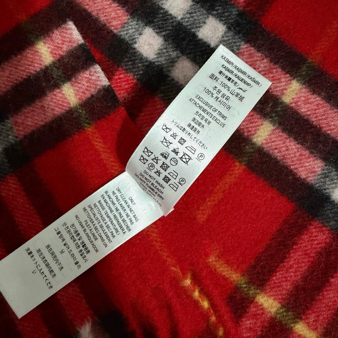 Burberry 走英国的单 这款是Burberry最最最 的羊绒格子围巾 拿到手完全PK市面一切仿货