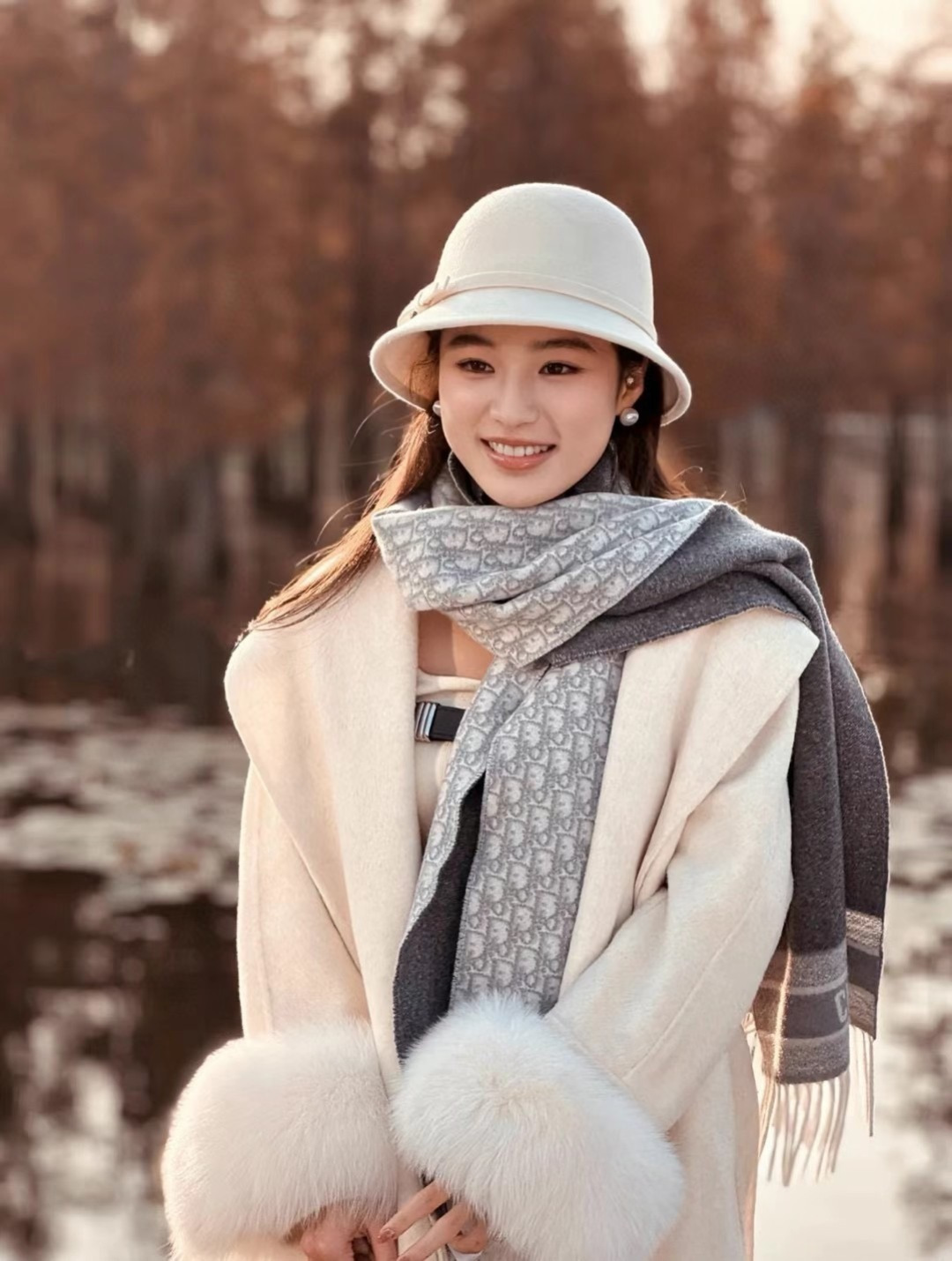 Dior Dior双面流苏倾斜字母
