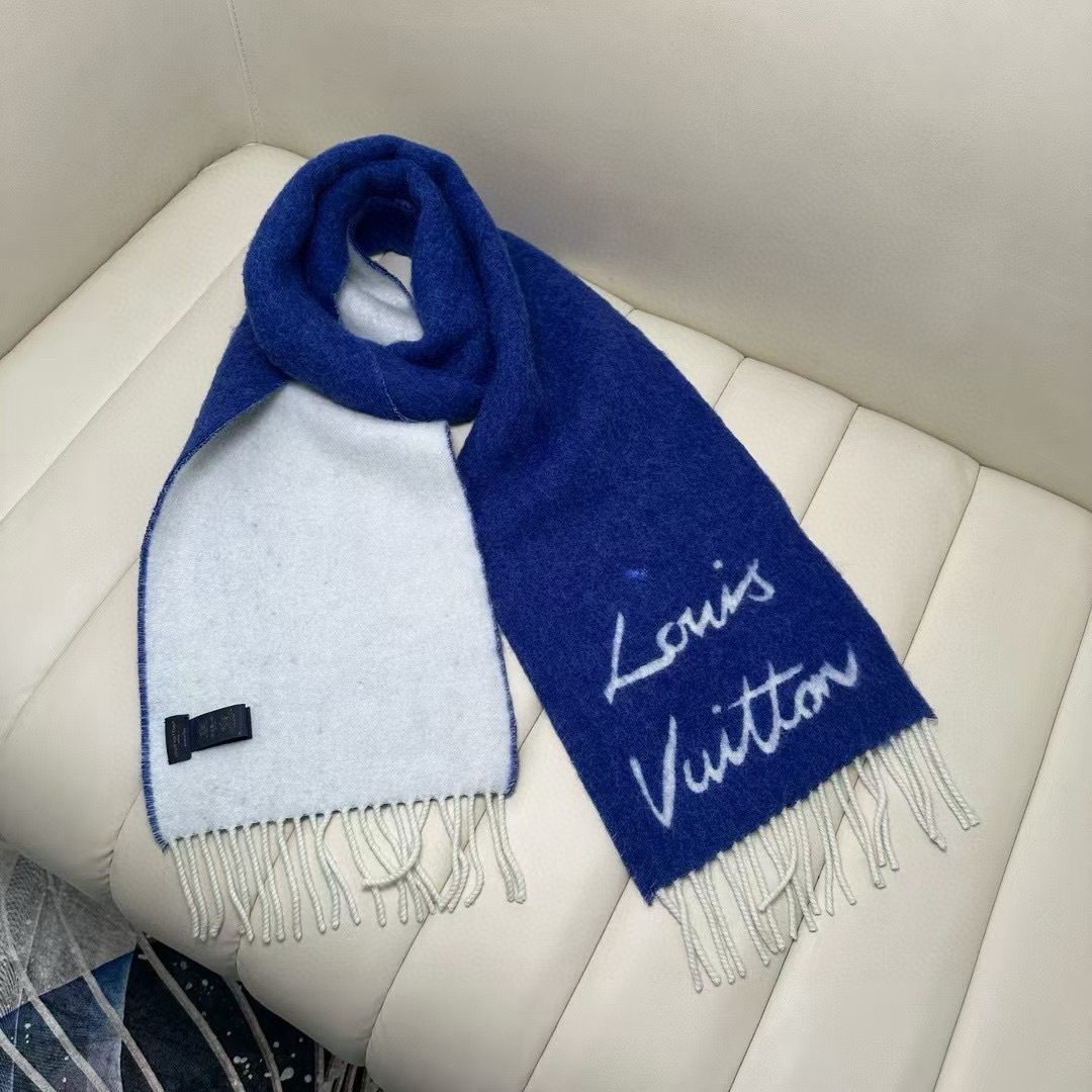 Louis Vuitton 独家首发 Fluffygram 围巾取材羊驼毛和绵羊毛混纺 以拉绒处理营造舒适暖意