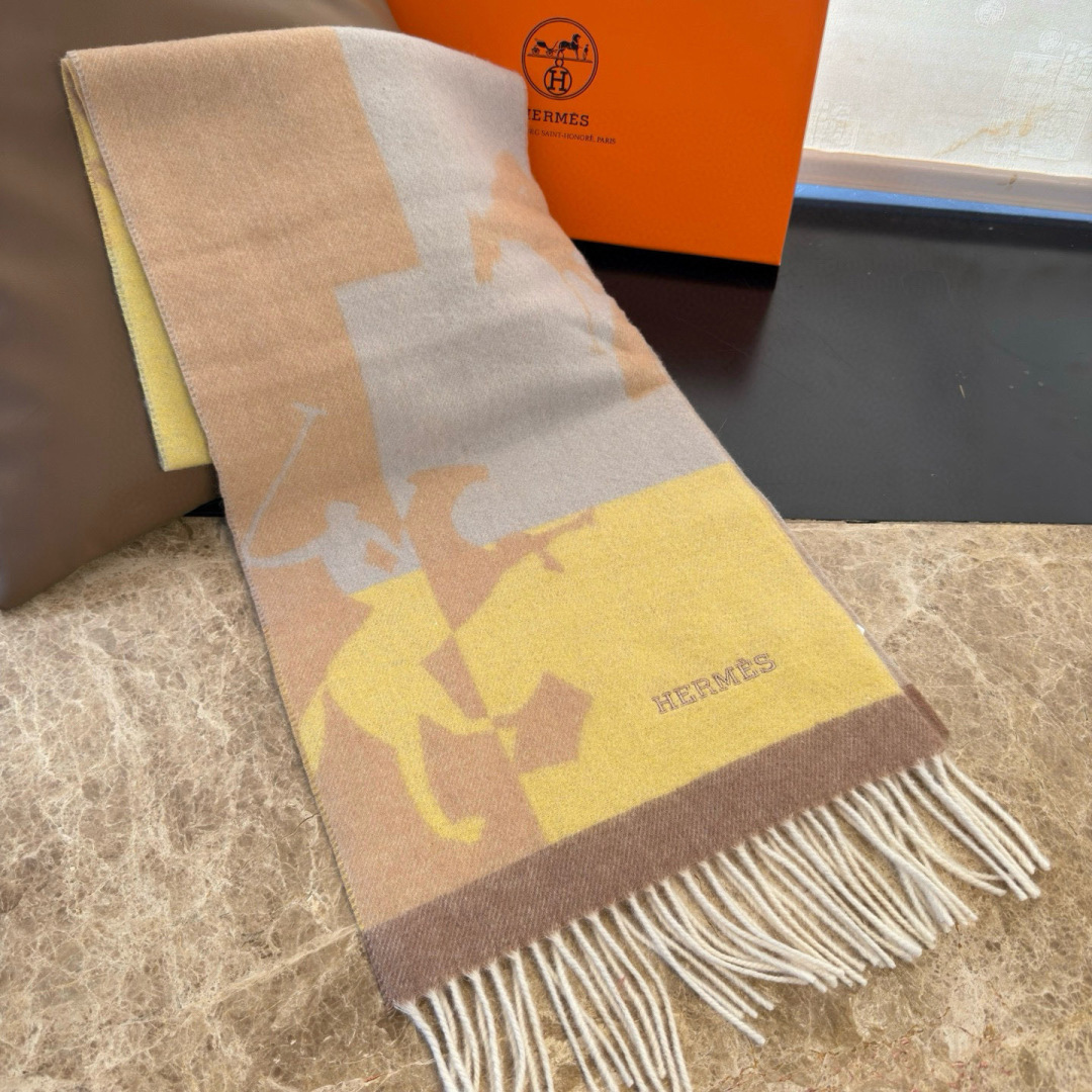 Hermès ▪Hermes · 爱马仕提花围巾 的温柔配色 迷恋 气质低调恬静又不失优雅 重点推荐 高级舒适 气质