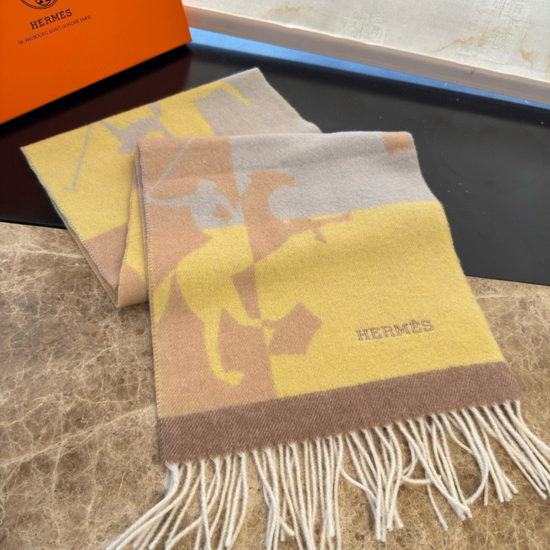 Hermès ▪Hermes · 爱马仕提花围巾 的温柔配色 迷恋 气质低调恬静又不失优雅 重点推荐 高级舒适 气质