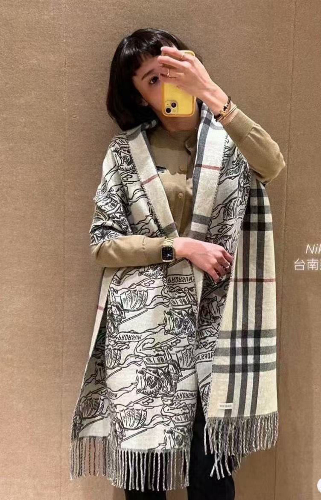 Burberry Bur马术骑士双面披肩 各种 被誉为Burberry今年最美的款 最 的提花马术战马徽标 石色格纹披肩