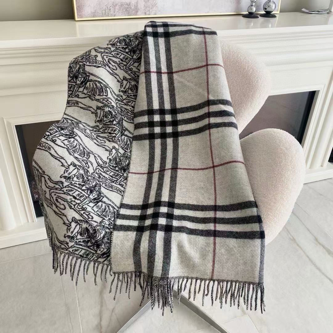 Burberry Bur马术骑士双面披肩 各种 被誉为Burberry今年最美的款 最 的提花马术战马徽标 石色格纹披肩