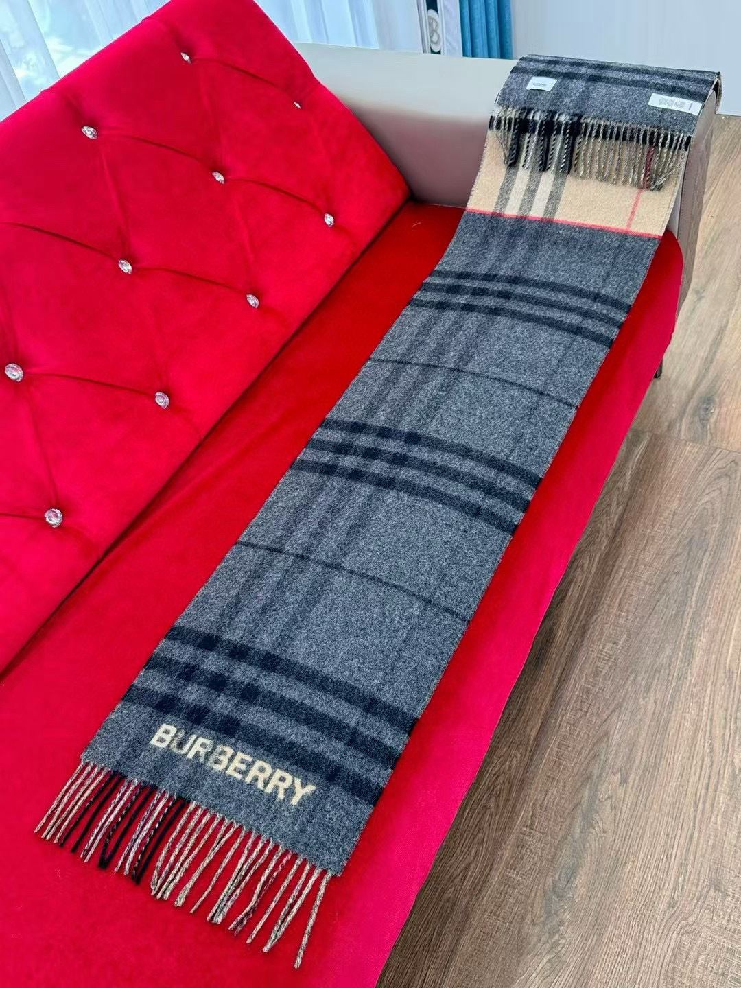 Burberry 𝐁𝐔𝐑𝐁𝐄𝐑𝐑𝐘对比感格纹