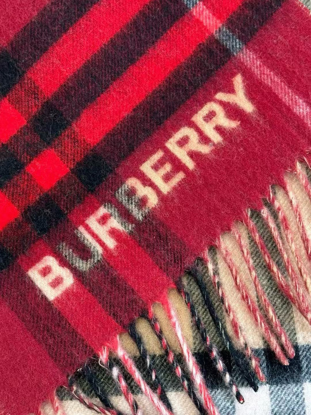 Burberry 𝐁𝐔𝐑𝐁𝐄𝐑𝐑𝐘对比感格纹