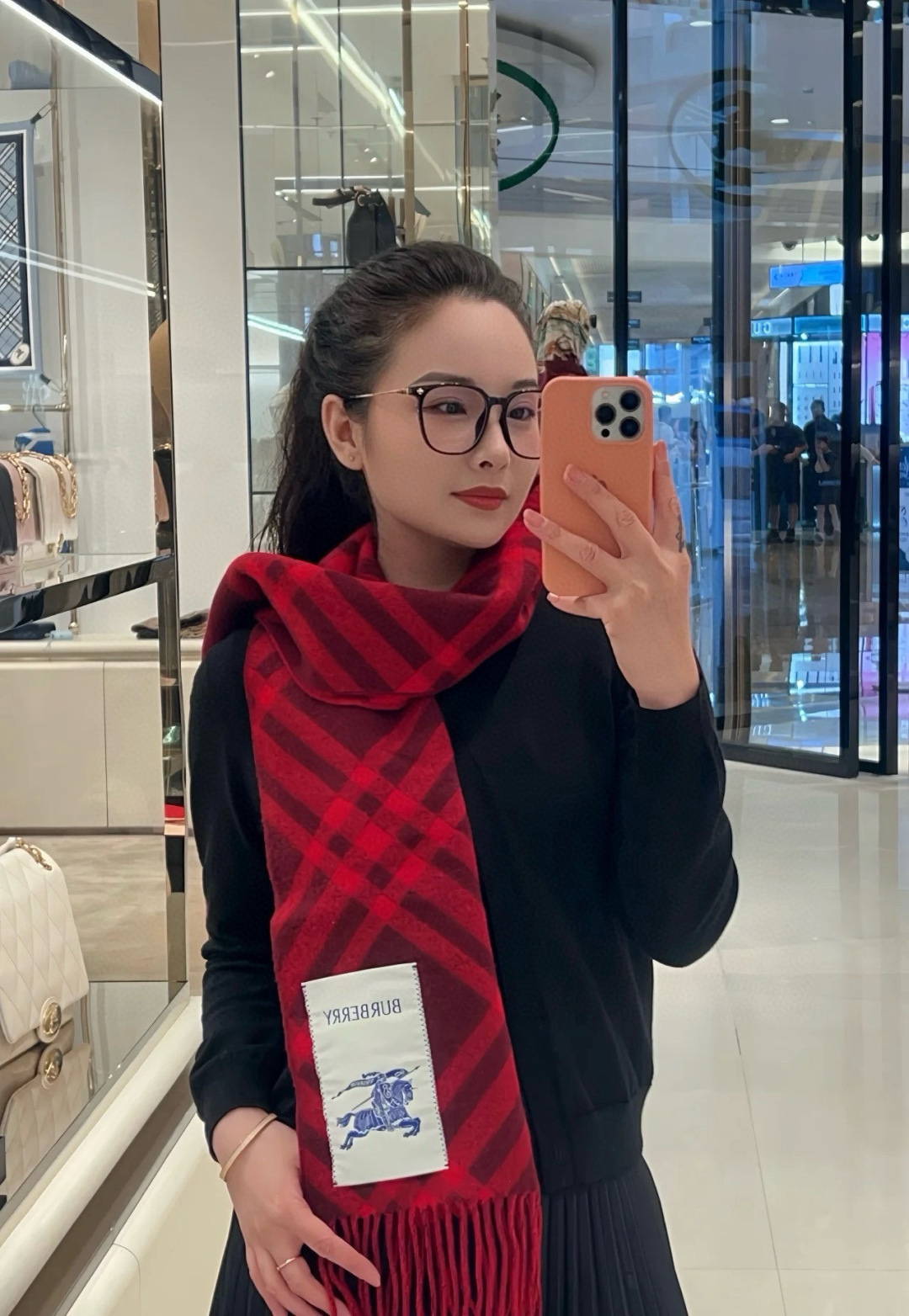 Burberry 继全智贤带火的格纹款围巾之后 Bur又一款力作上市 Burberry新款流苏格纹羊绒围巾