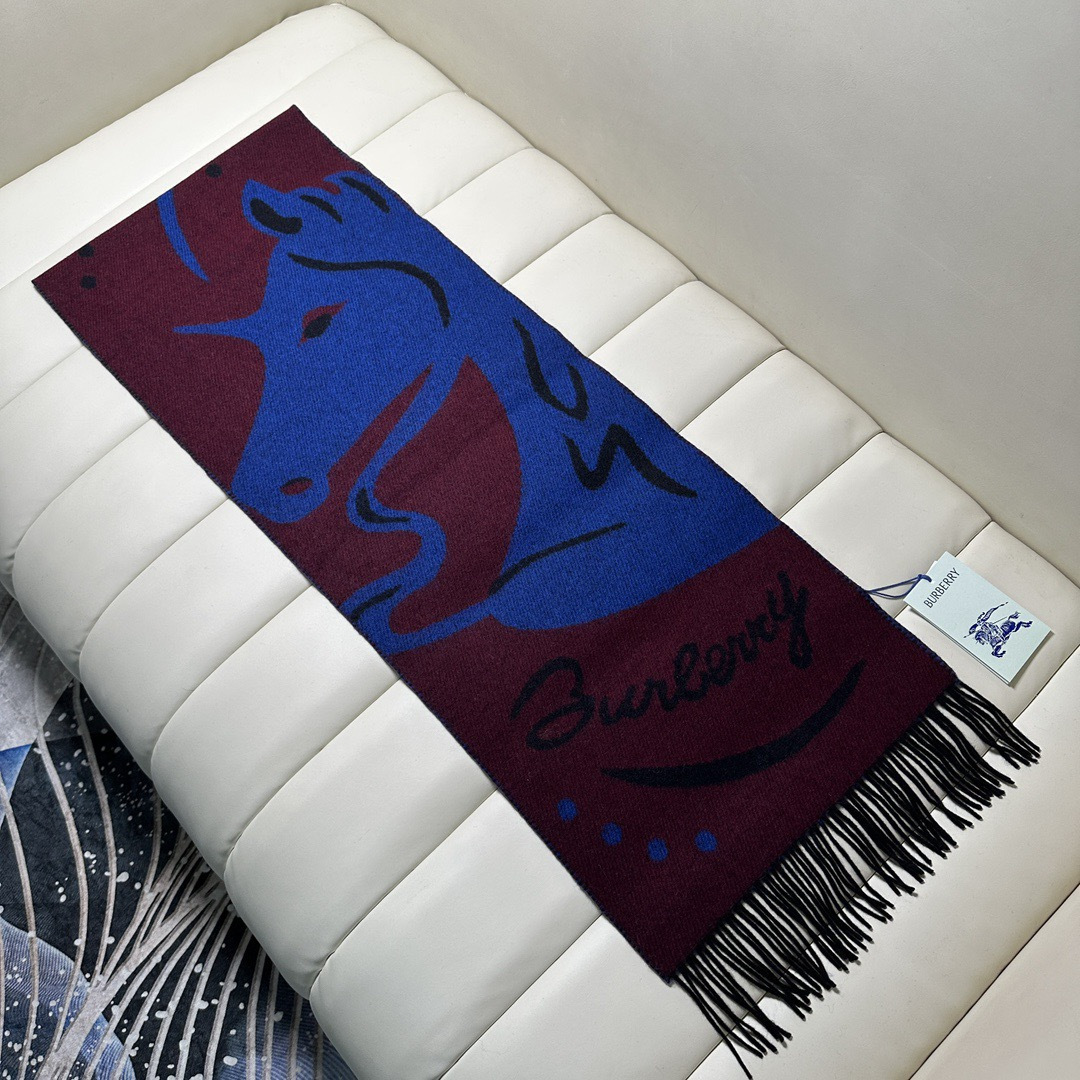 Burberry 情侣搭配色特高级，‼ 可遇不可求的王炸级单品