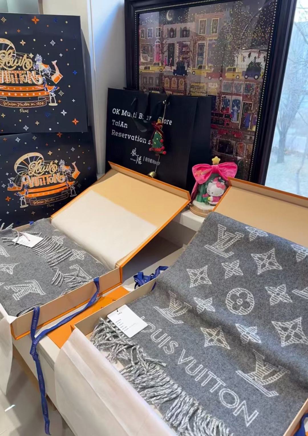 🆕Louis Vuitton （路易威登）Essential Shine 围巾将金属纤维织入 Monog