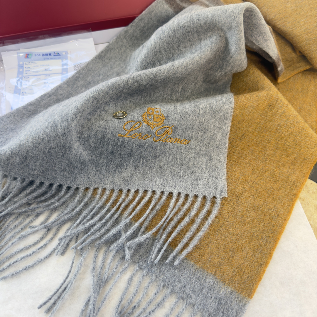 🆕Loro Piana · 诺悠翩雅❗️【贸易公司尾单，极品拼色小围巾】送人自留都太高大上了😍重磅上新，