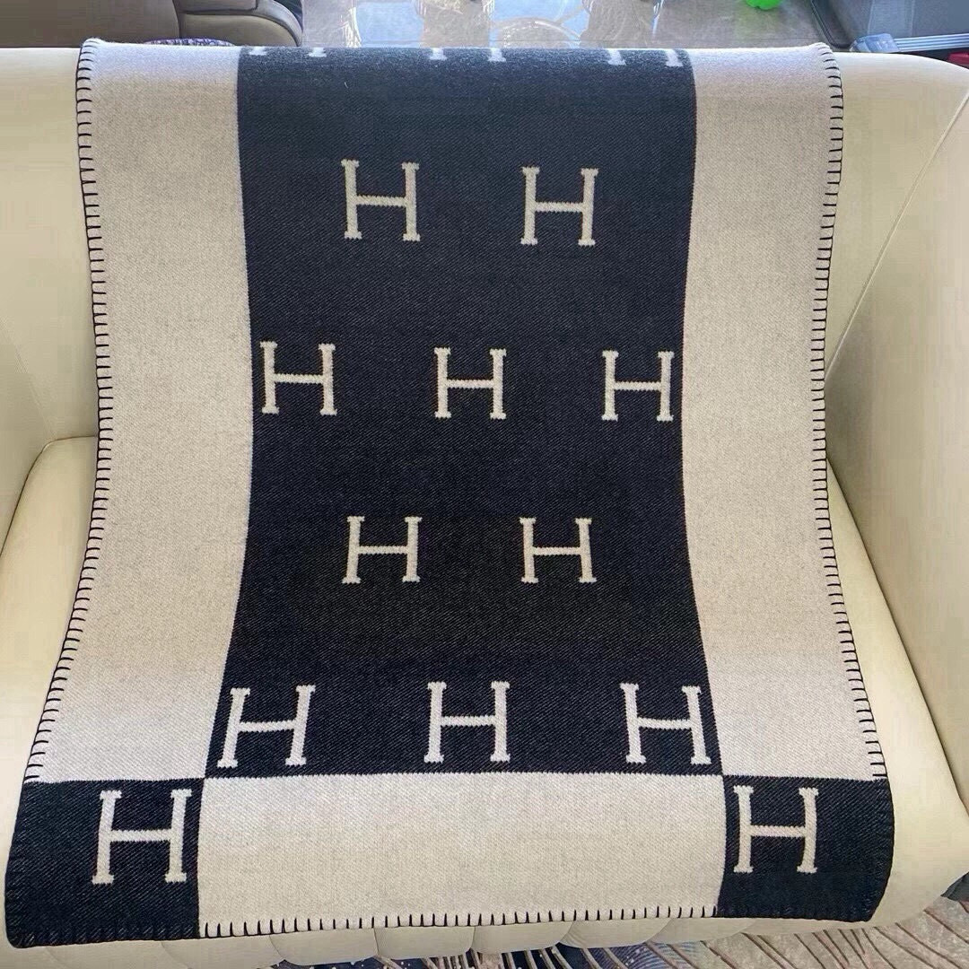 _dnh9s-KvOvDmTyFRfgtLlZUE_p12i5u7momxUYQ