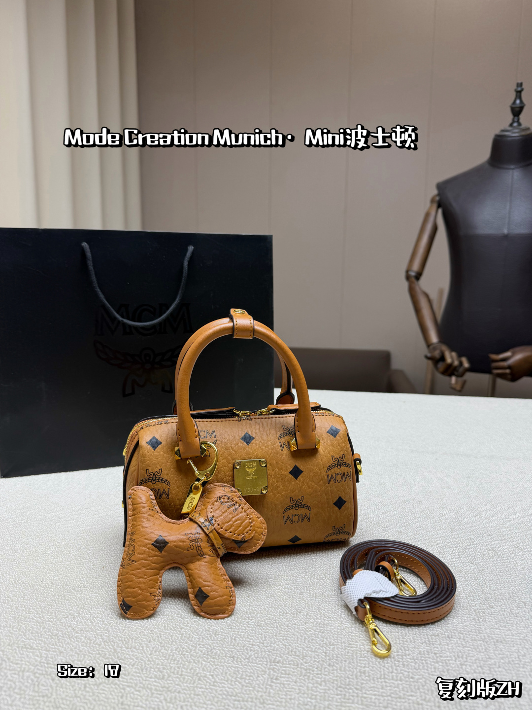 P140, con caja de avión, con colgante de perrito, edición réplica 👜MCM mini bolso Boston almohada, clásico lienzo recu…