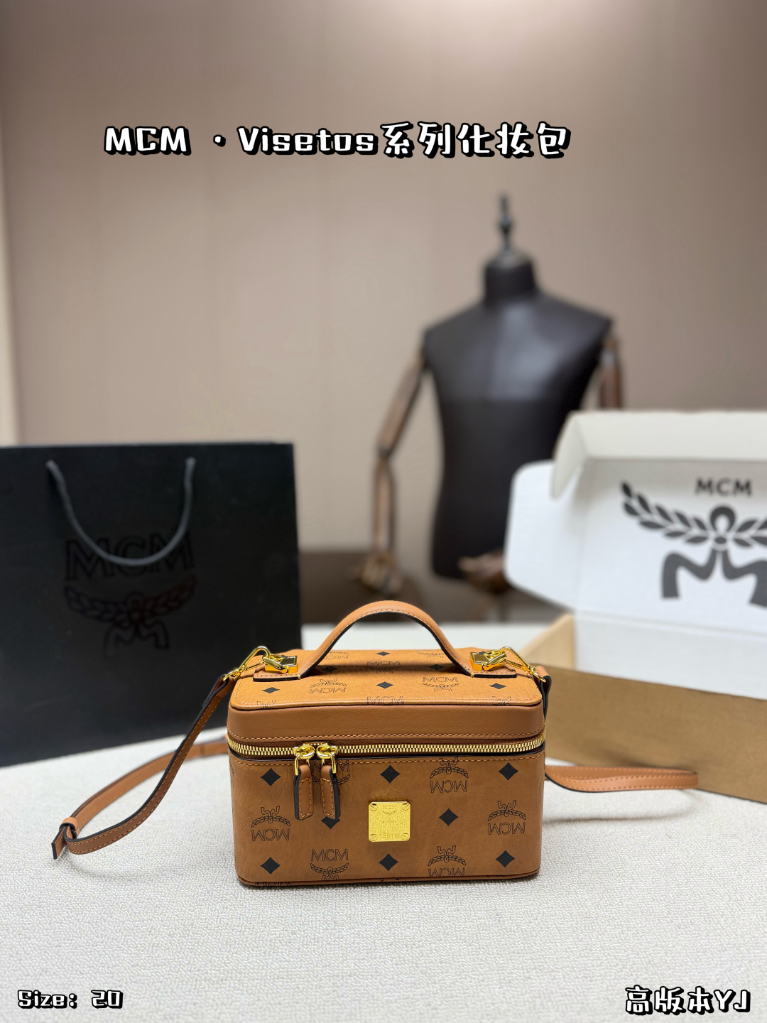 P150, con caja de avión ✨MCM Visetos bolso de neceser color coñac, clásico patrón monograma y placa metálica,…